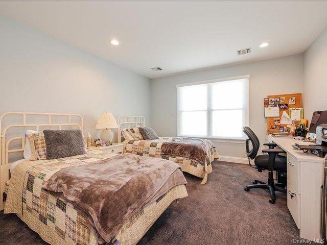 38 Fieldstone Lane, Oyster Bay, NY 11771