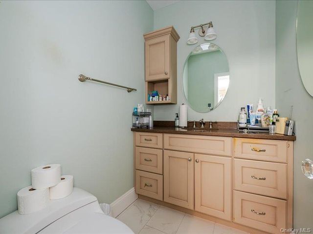 38 Fieldstone Lane, Oyster Bay, NY 11771