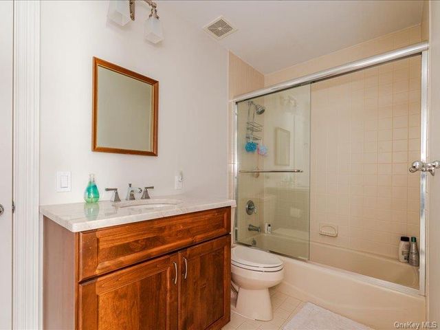 38 Fieldstone Lane, Oyster Bay, NY 11771