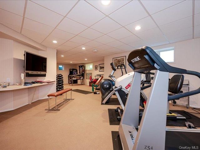 38 Fieldstone Lane, Oyster Bay, NY 11771