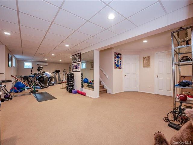 38 Fieldstone Lane, Oyster Bay, NY 11771