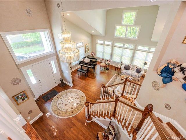 38 Fieldstone Lane, Oyster Bay, NY 11771