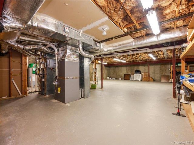 38 Fieldstone Lane, Oyster Bay, NY 11771