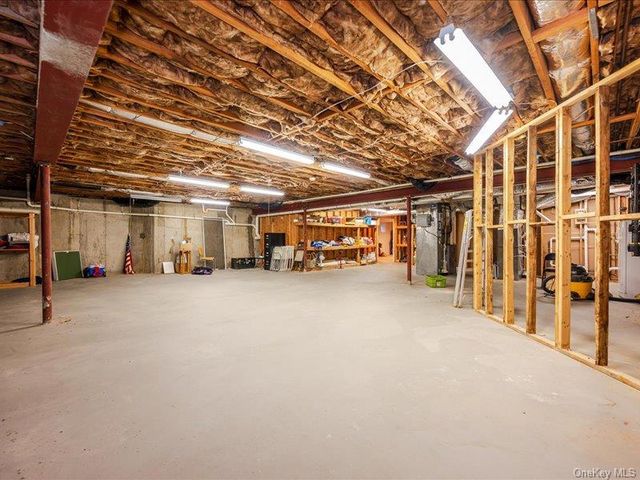 38 Fieldstone Lane, Oyster Bay, NY 11771