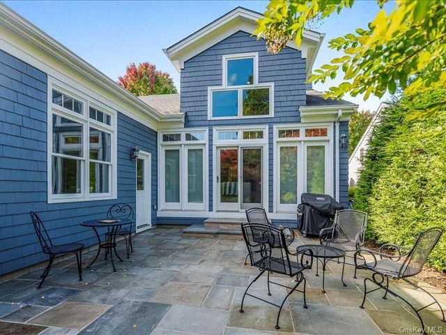 38 Fieldstone Lane, Oyster Bay, NY 11771