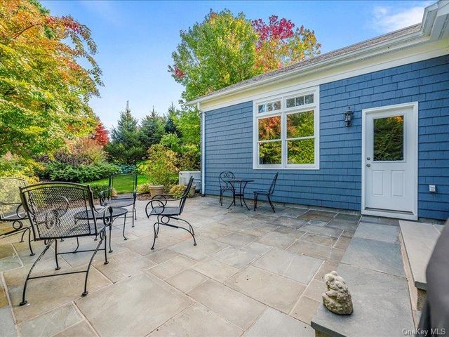 38 Fieldstone Lane, Oyster Bay, NY 11771