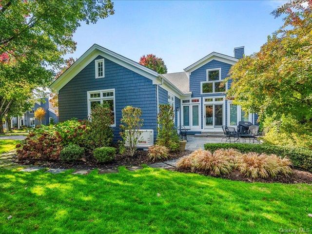 38 Fieldstone Lane, Oyster Bay, NY 11771
