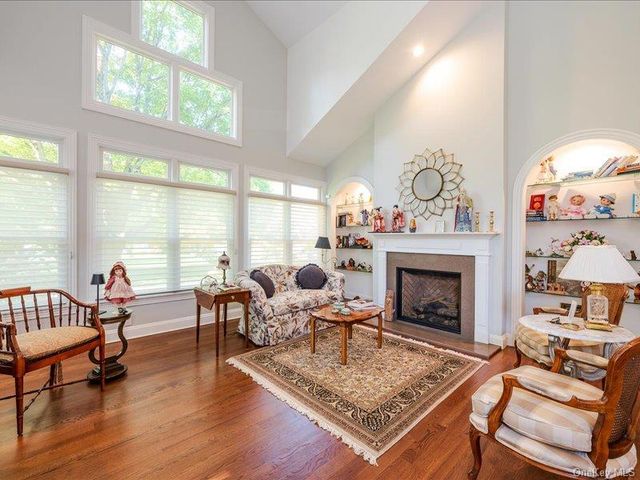 38 Fieldstone Lane, Oyster Bay, NY 11771