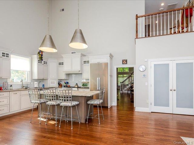 38 Fieldstone Lane, Oyster Bay, NY 11771