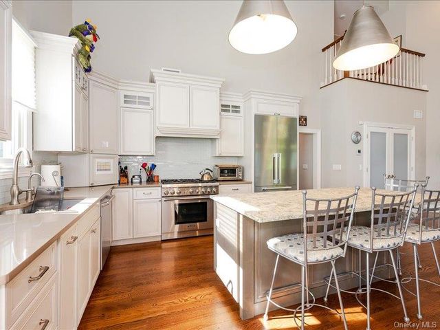 38 Fieldstone Lane, Oyster Bay, NY 11771