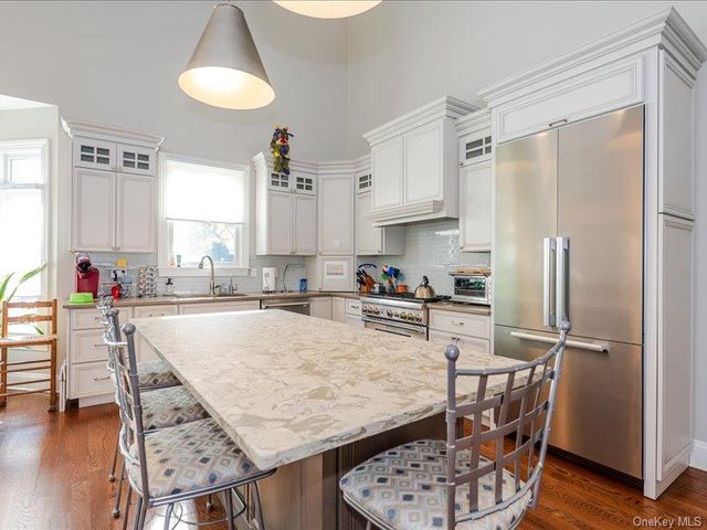 38 Fieldstone Lane, Oyster Bay, NY 11771