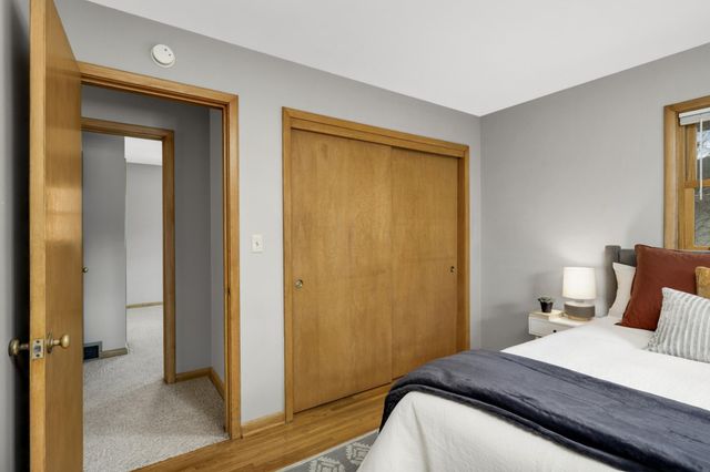 1811 Stanbridge Avenue, Roseville, MN 55113