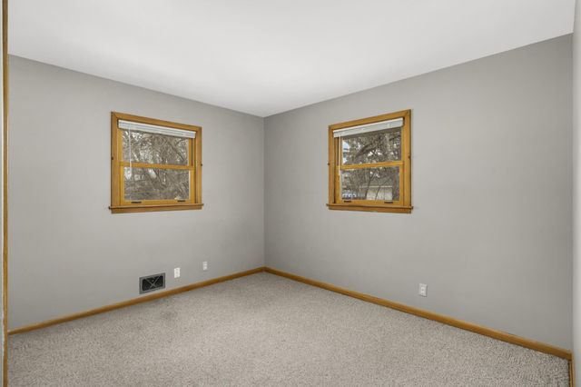 1811 Stanbridge Avenue, Roseville, MN 55113