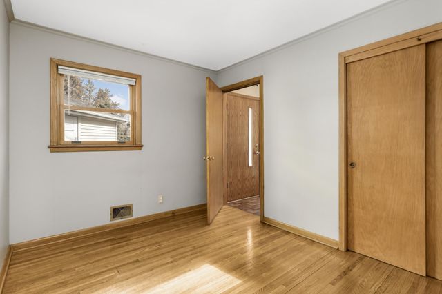 1811 Stanbridge Avenue, Roseville, MN 55113