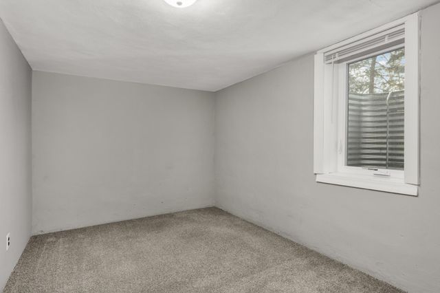 1811 Stanbridge Avenue, Roseville, MN 55113