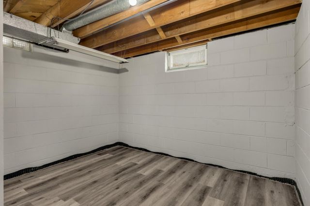 1811 Stanbridge Avenue, Roseville, MN 55113