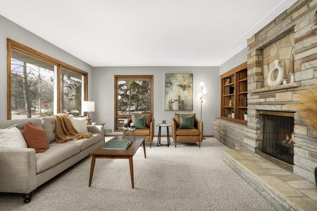 1811 Stanbridge Avenue, Roseville, MN 55113