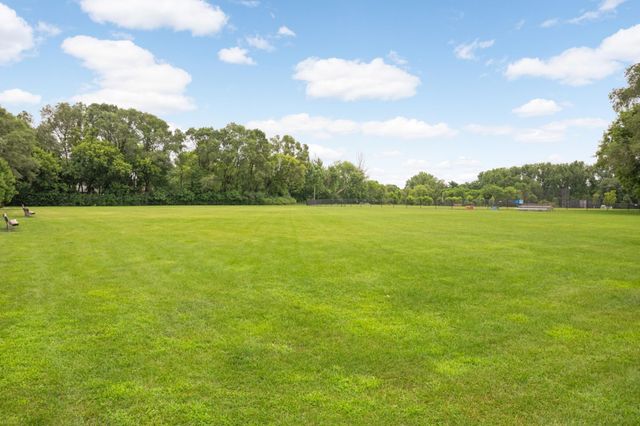 1811 Stanbridge Avenue, Roseville, MN 55113