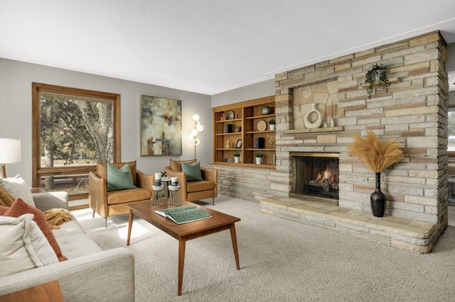 1811 Stanbridge Avenue, Roseville, MN 55113