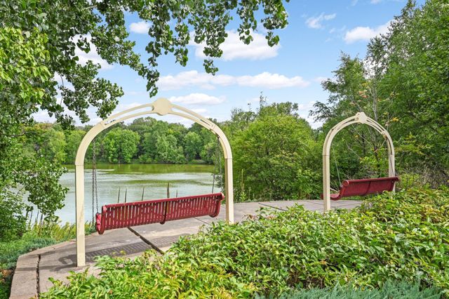 1811 Stanbridge Avenue, Roseville, MN 55113