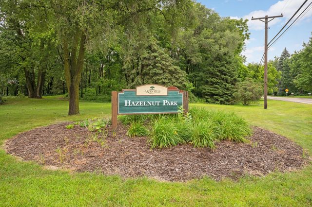 1811 Stanbridge Avenue, Roseville, MN 55113