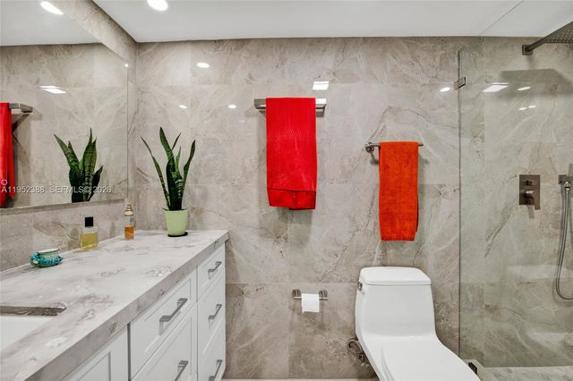 301 174th St 1018, Sunny Isles Beach, FL 33160