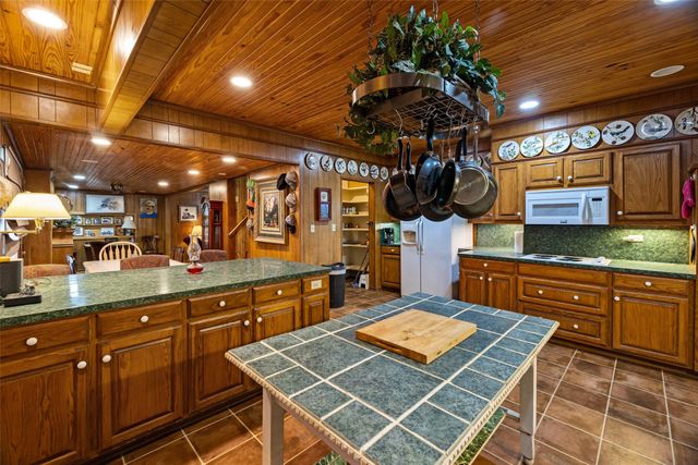 201 N 1st Street, Cranfills Gap, TX 76637