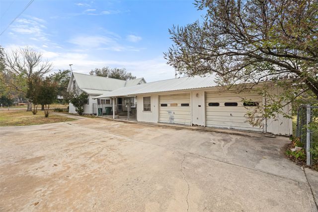 201 N 1st Street, Cranfills Gap, TX 76637