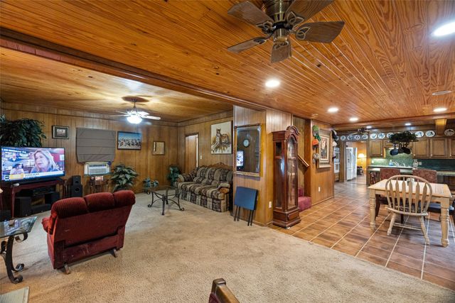 201 N 1st Street, Cranfills Gap, TX 76637