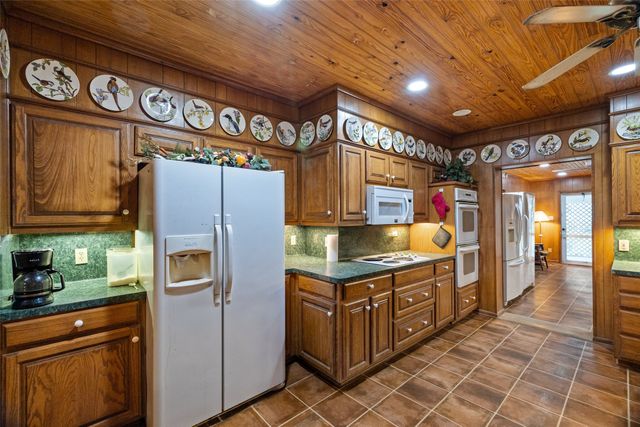 201 N 1st Street, Cranfills Gap, TX 76637