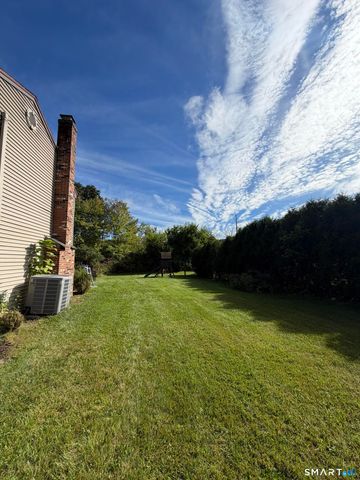 204 Willowcrest Drive, Windsor, CT 06095