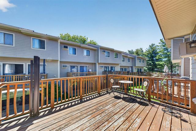 6306 Chelsea Cove N, Hopewell Junction, NY 12533