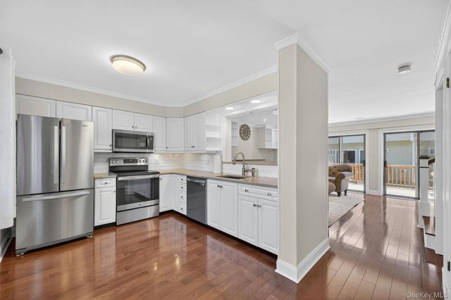 6306 Chelsea Cove N, Hopewell Junction, NY 12533