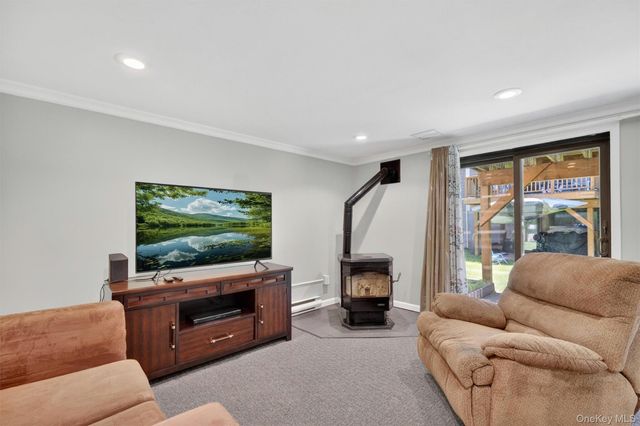 6306 Chelsea Cove N, Hopewell Junction, NY 12533
