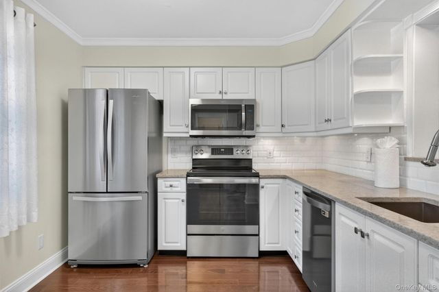6306 Chelsea Cove N, Hopewell Junction, NY 12533