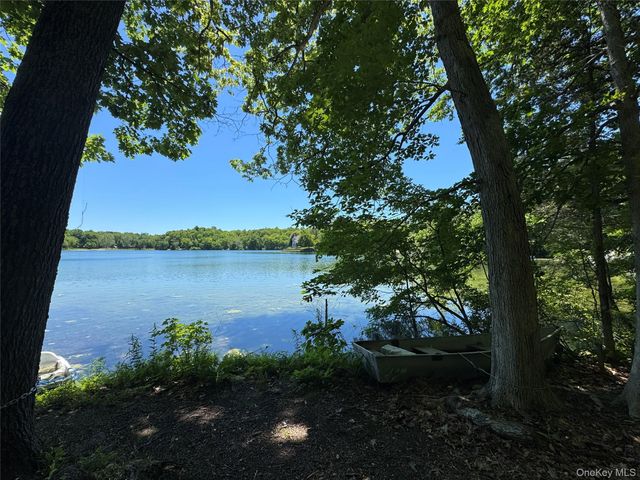 6306 Chelsea Cove N, Hopewell Junction, NY 12533
