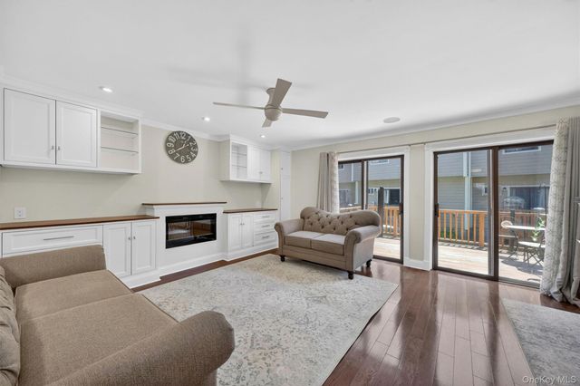 6306 Chelsea Cove N, Hopewell Junction, NY 12533
