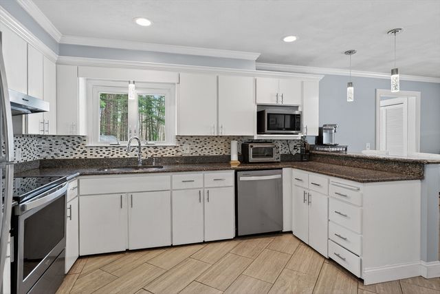 62 North St, Bellingham, MA 02019