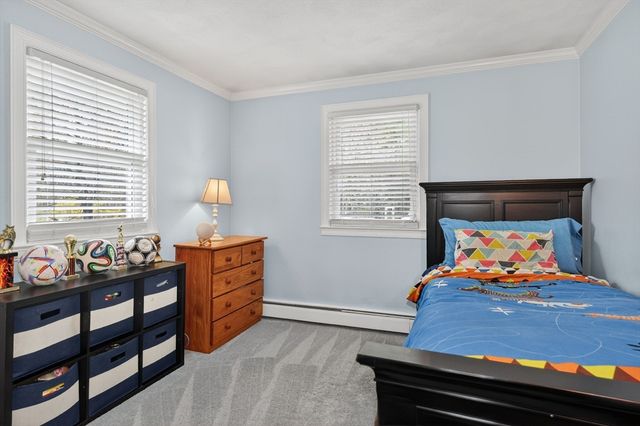 62 North St, Bellingham, MA 02019