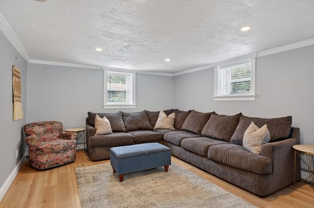 62 North St, Bellingham, MA 02019