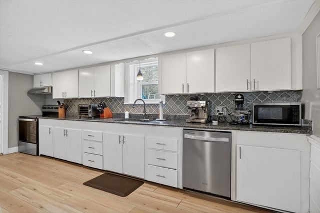 62 North St, Bellingham, MA 02019