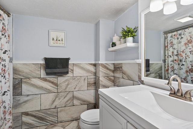 62 North St, Bellingham, MA 02019