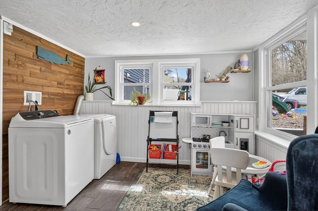 62 North St, Bellingham, MA 02019
