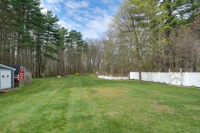 62 North St, Bellingham, MA 02019