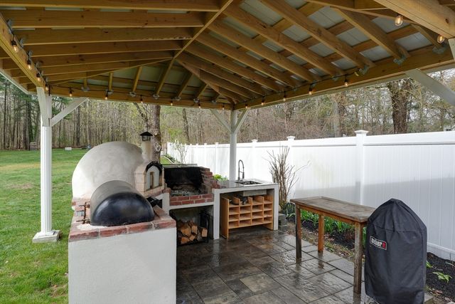 62 North St, Bellingham, MA 02019