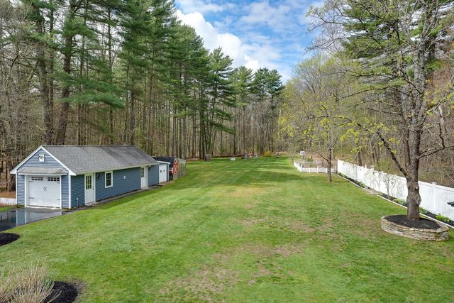 62 North St, Bellingham, MA 02019