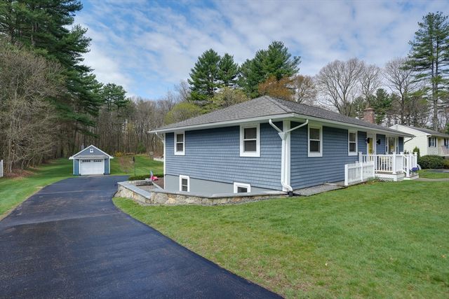 62 North St, Bellingham, MA 02019