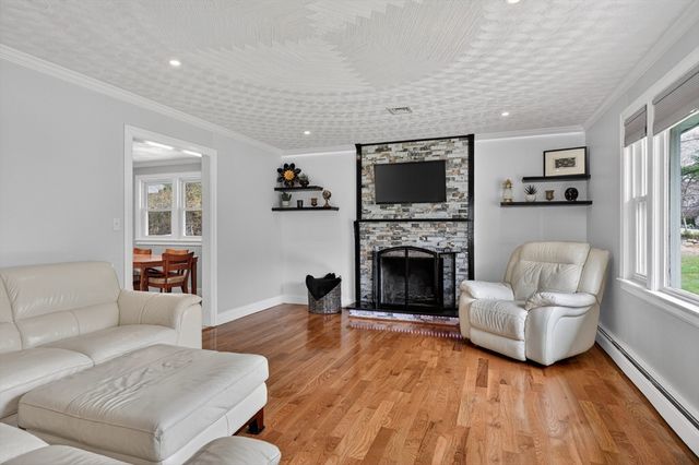 62 North St, Bellingham, MA 02019