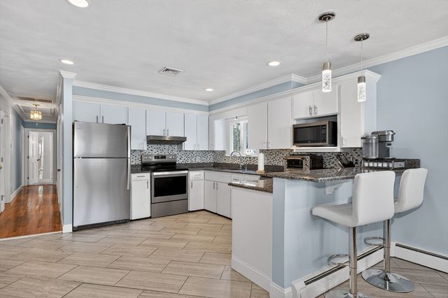 62 North St, Bellingham, MA 02019