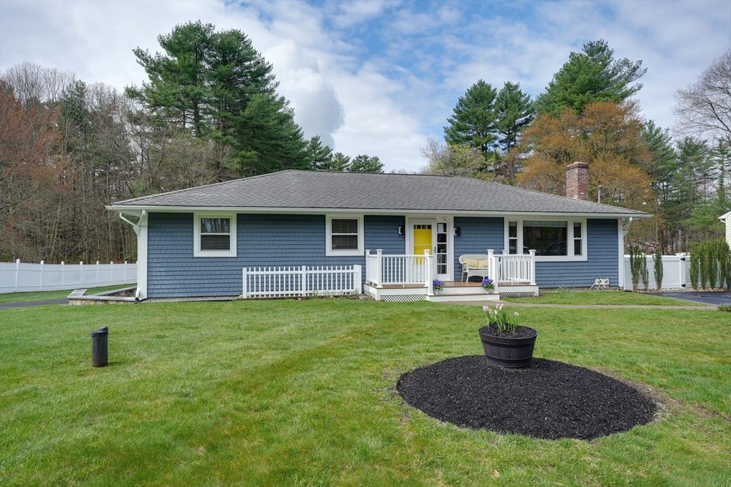 62 North St, Bellingham, MA 02019
